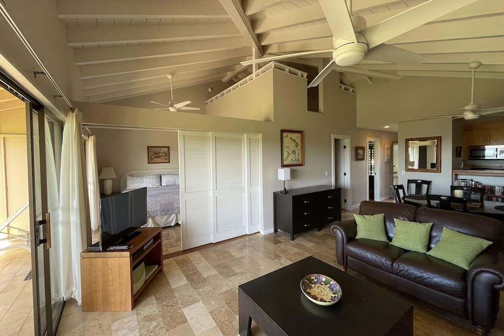 Photo of Livingroom in Maunaloa