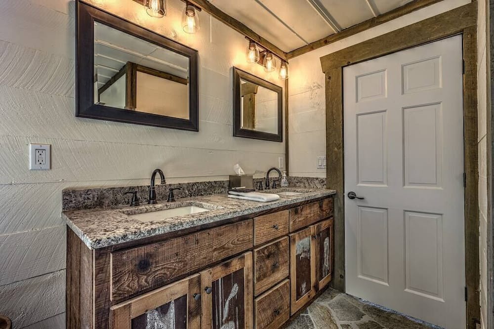 Photo of Bathroom in Cherry Log