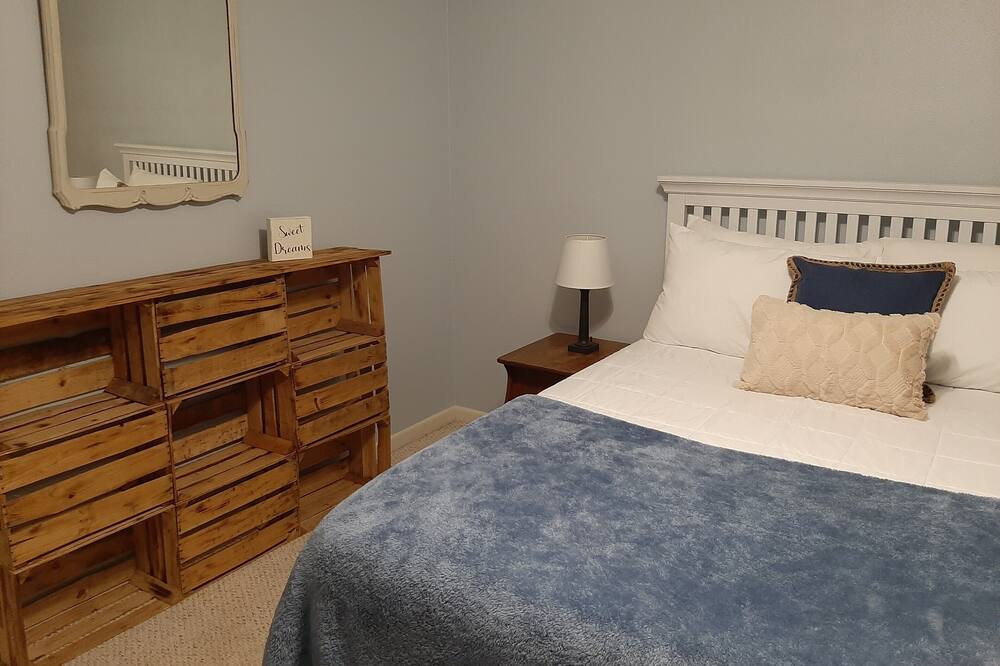 Photo of Bedroom in Holly Lake Ranch