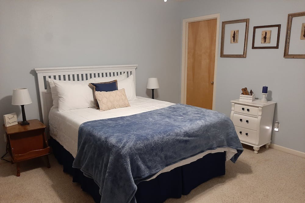 Photo of Bedroom in Holly Lake Ranch