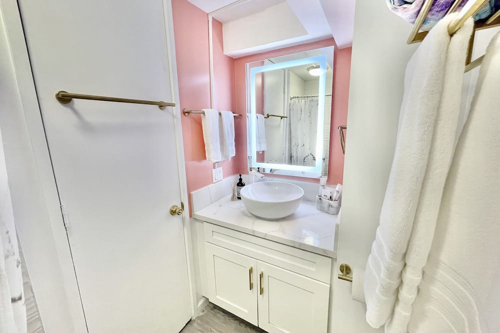 Photo of Bathroom in McCully - Moiliili