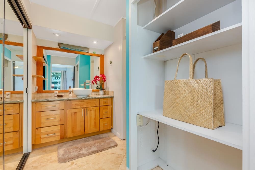 Photo of Bathroom in Waialua