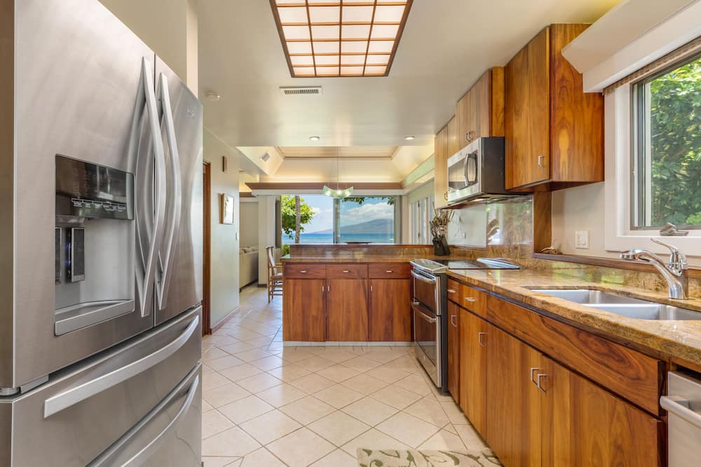 Photo of Kitchen in Historic Lahaina Front Street