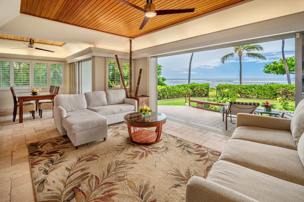 Photo of Livingroom in Historic Lahaina Front Street