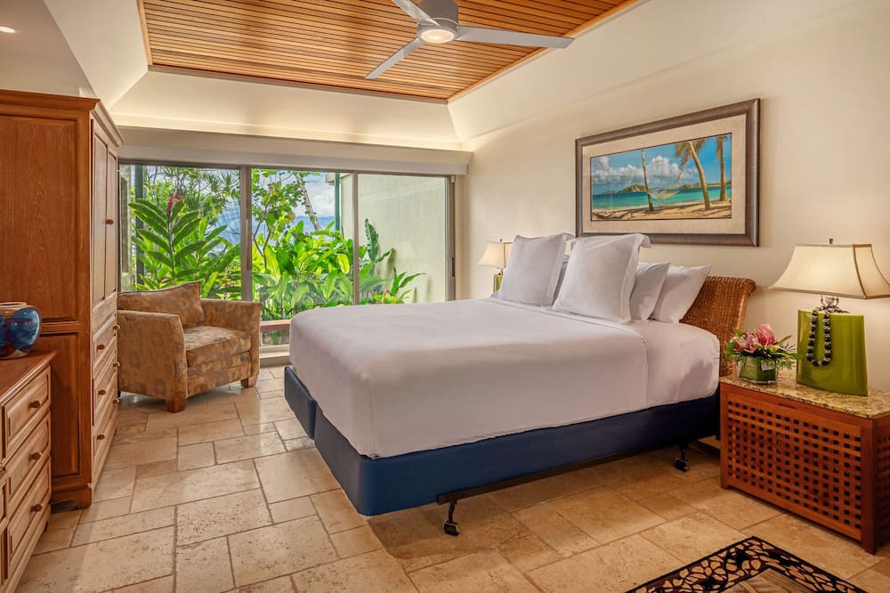 Photo of Bedroom in Historic Lahaina Front Street