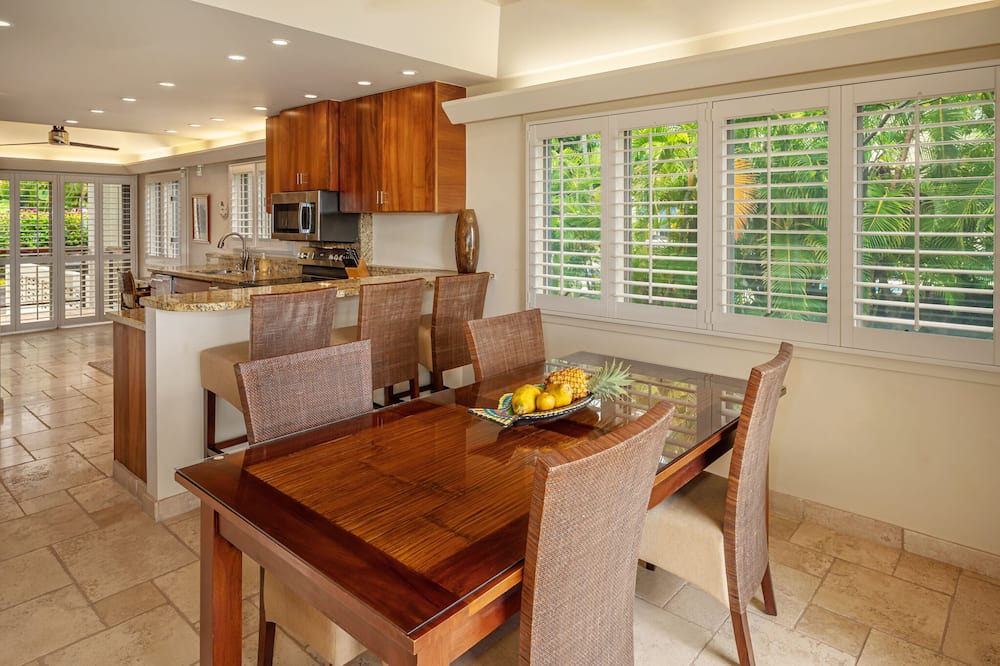 Photo of Kitchen in Historic Lahaina Front Street