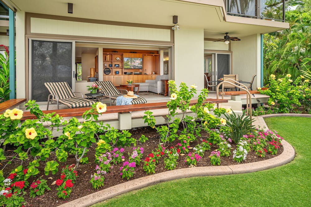 Photo of Patio Balcony in Historic Lahaina Front Street