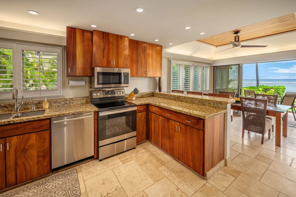 Photo of Kitchen in Historic Lahaina Front Street