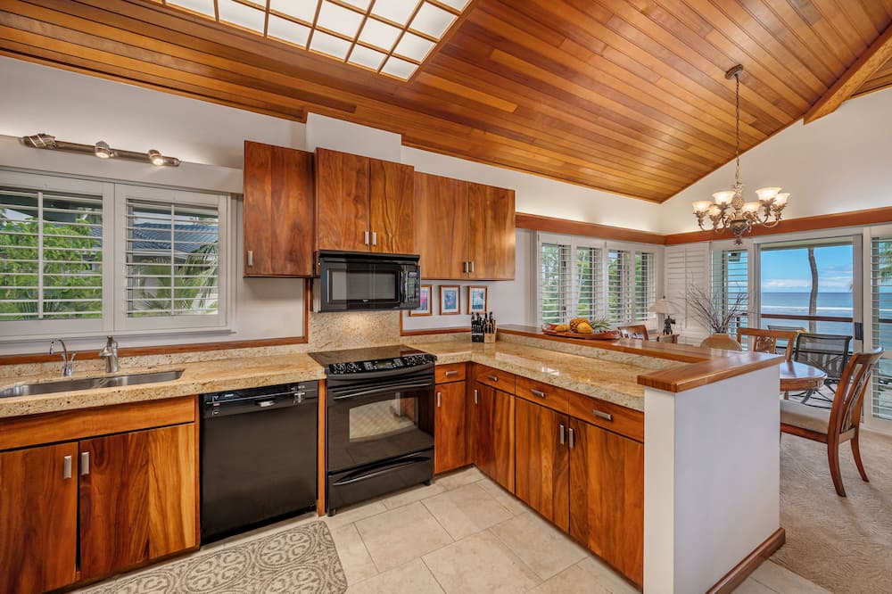 Photo of Kitchen in Historic Lahaina Front Street