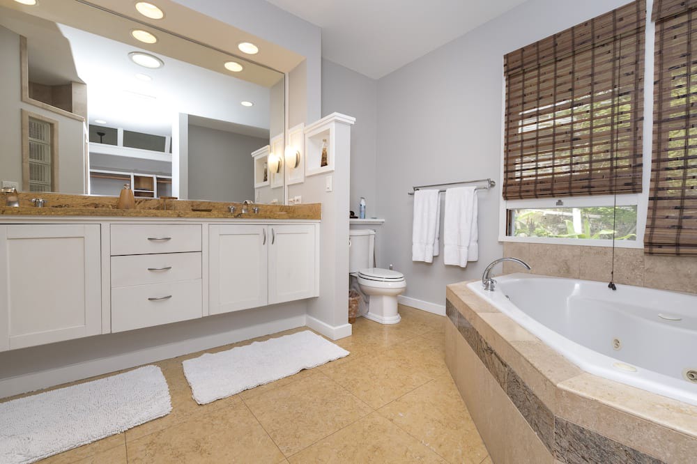 Photo of Bathroom in Makiki