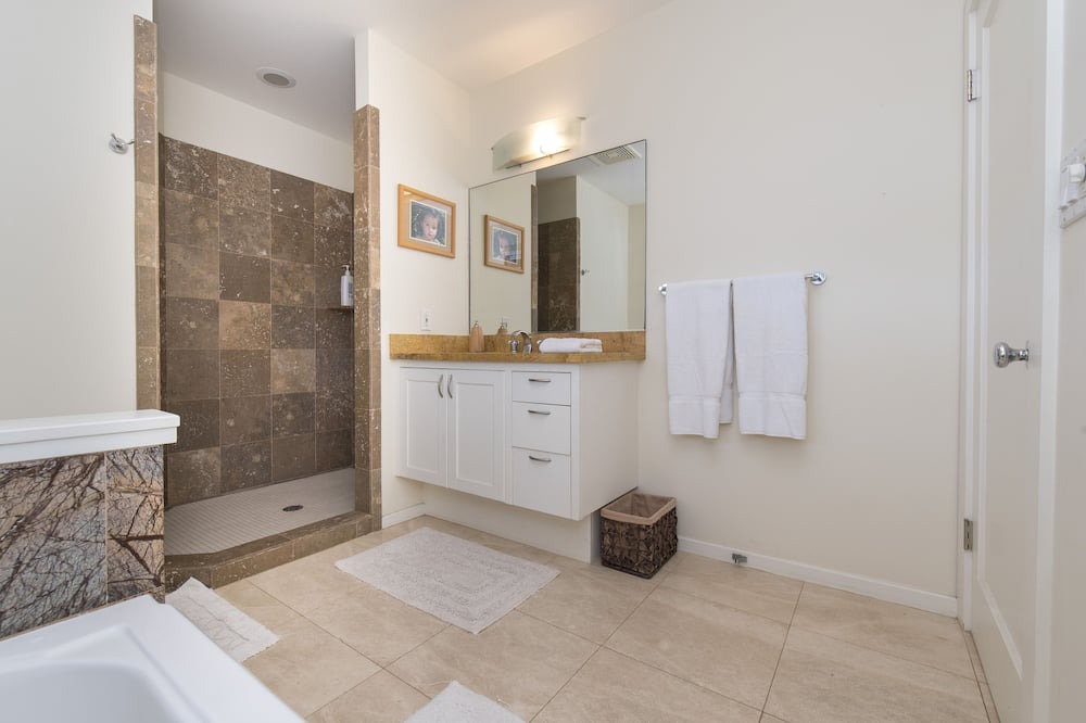Photo of Bathroom in Makiki