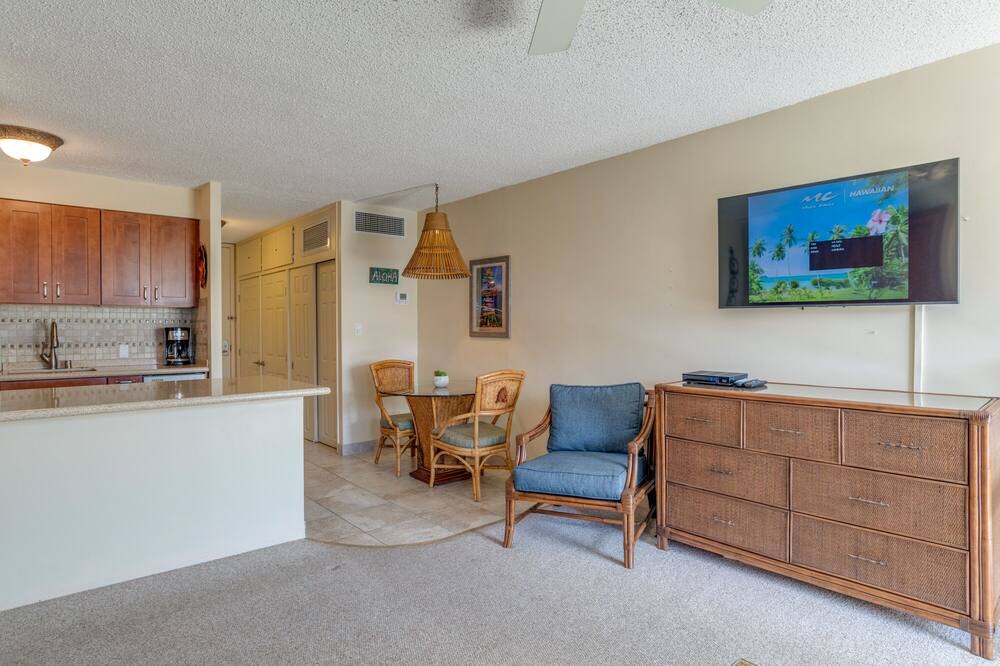 Photo of Livingroom in Historic Lahaina Front Street