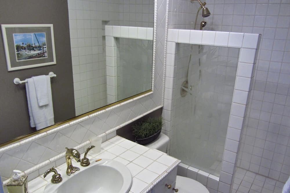 Photo of Bathroom in Honokowai