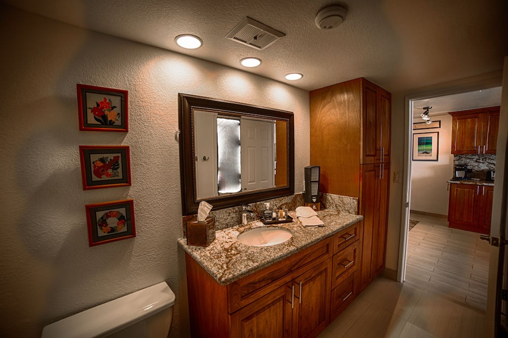 Photo of Bathroom in Mokuleia