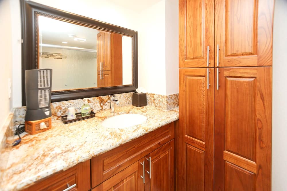 Photo of Bathroom in Mokuleia