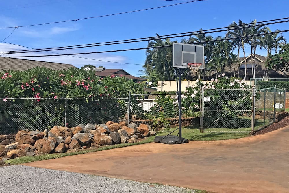 Photo of Others in Downtown Lahaina