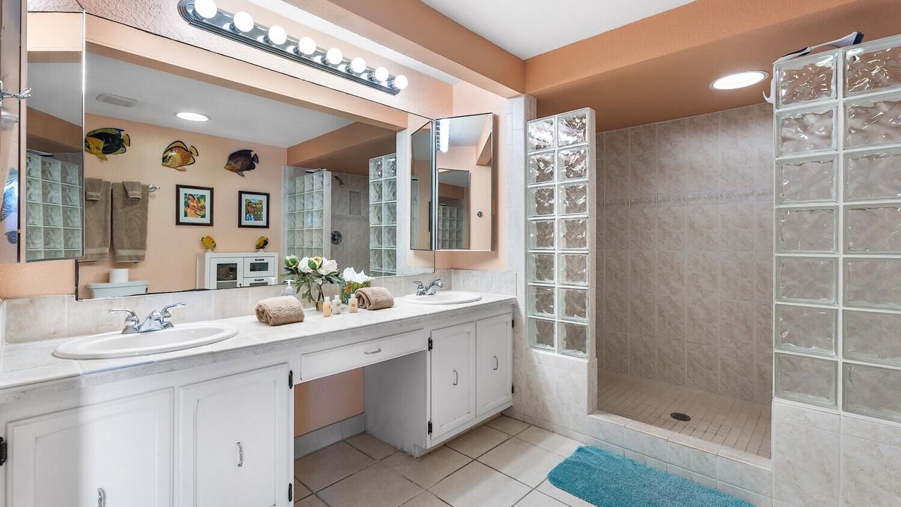 Photo of Bathroom in Historic Kailua Village