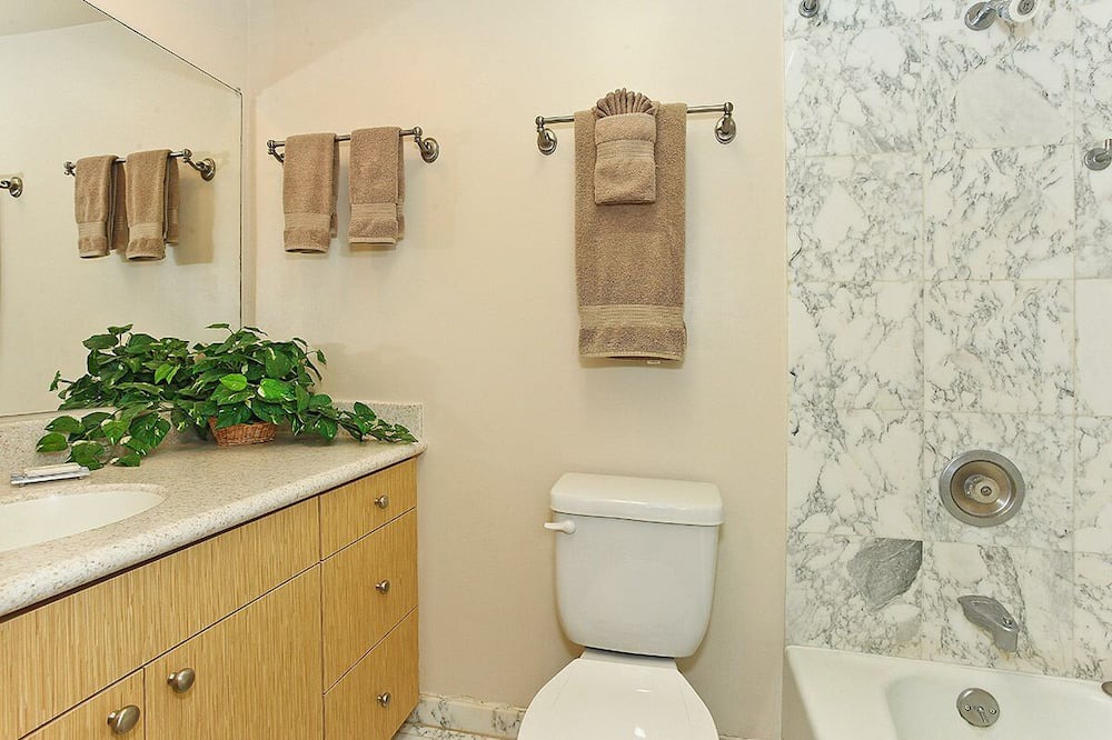 Photo of Bathroom in Makaha
