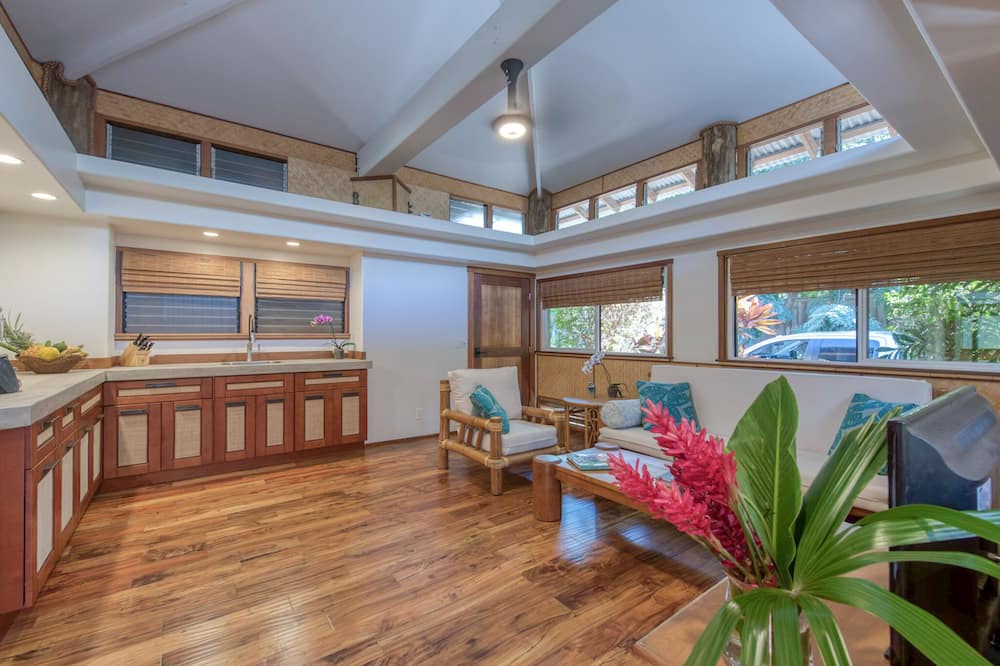 Photo of Bedroom in Historic Lahaina Front Street