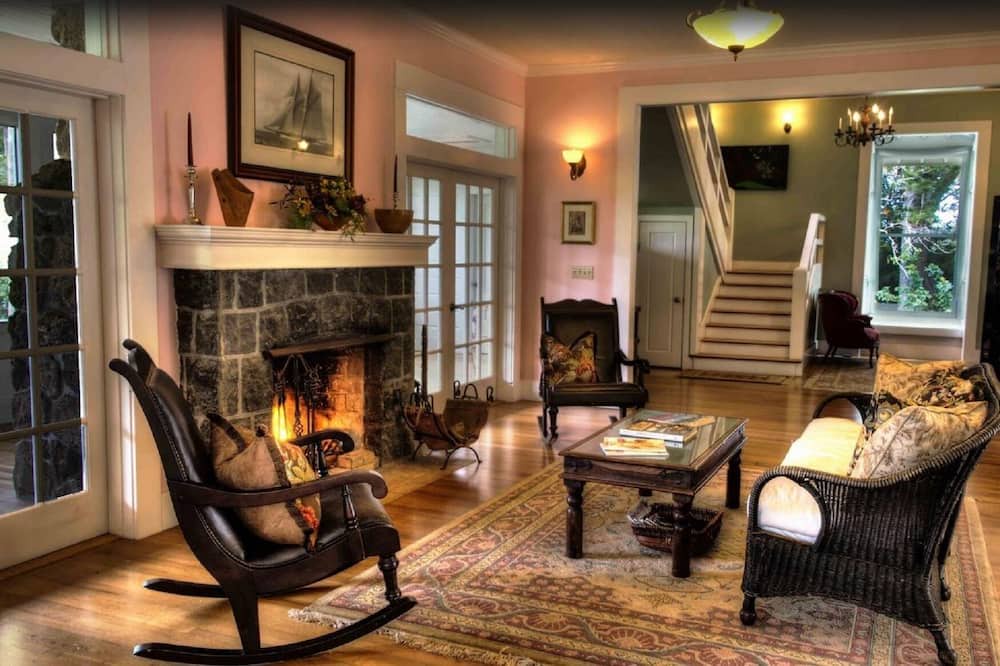 Photo of Livingroom in Hawi