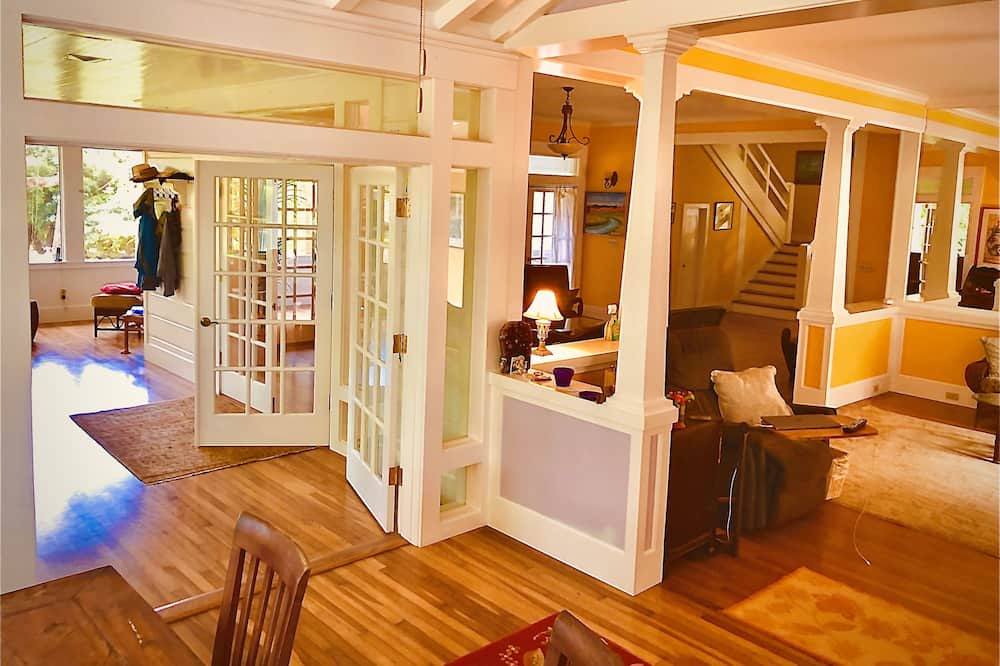 Photo of Livingroom in Hawi