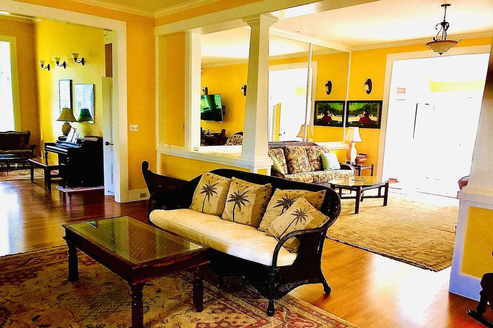 Photo of Livingroom in Hawi
