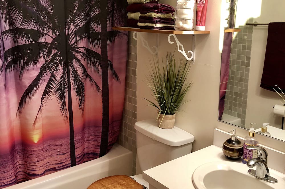 Photo of Bathroom in Tantalus