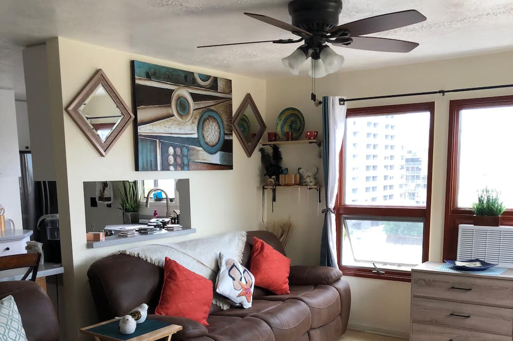 Photo of Livingroom in Tantalus