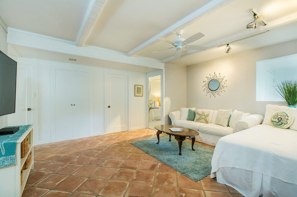 Photo of Bedroom in Portlock