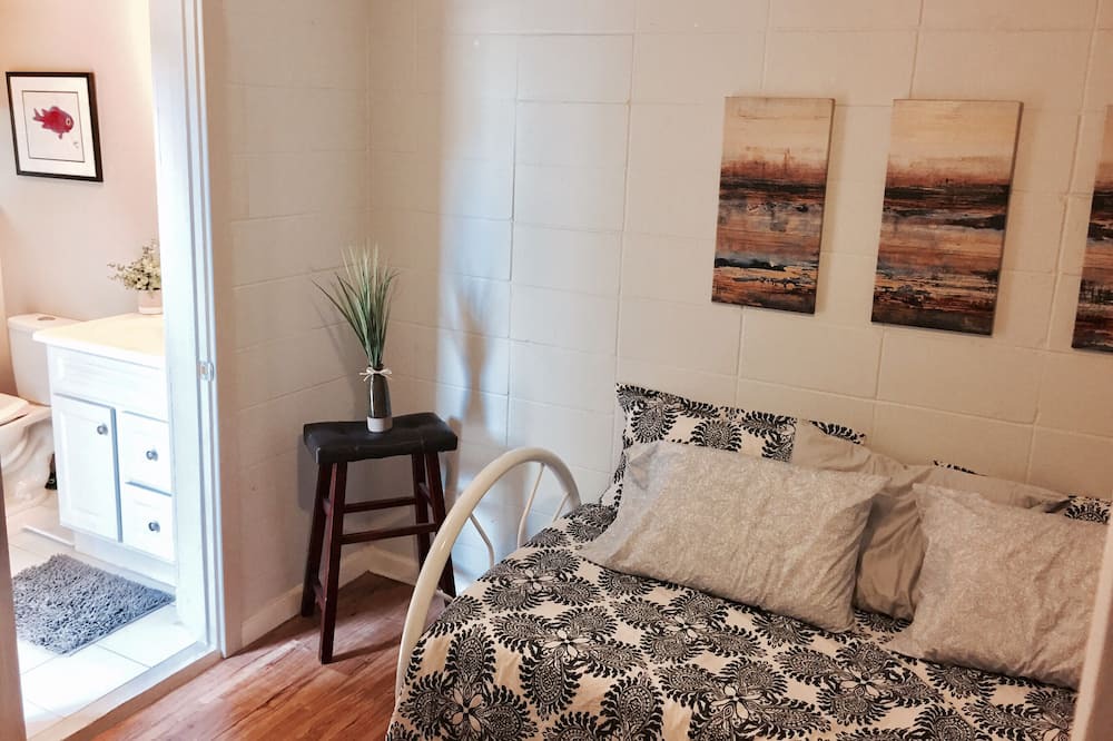 Photo of Bathroom in Diamond Head - Kapahulu - St. Louis