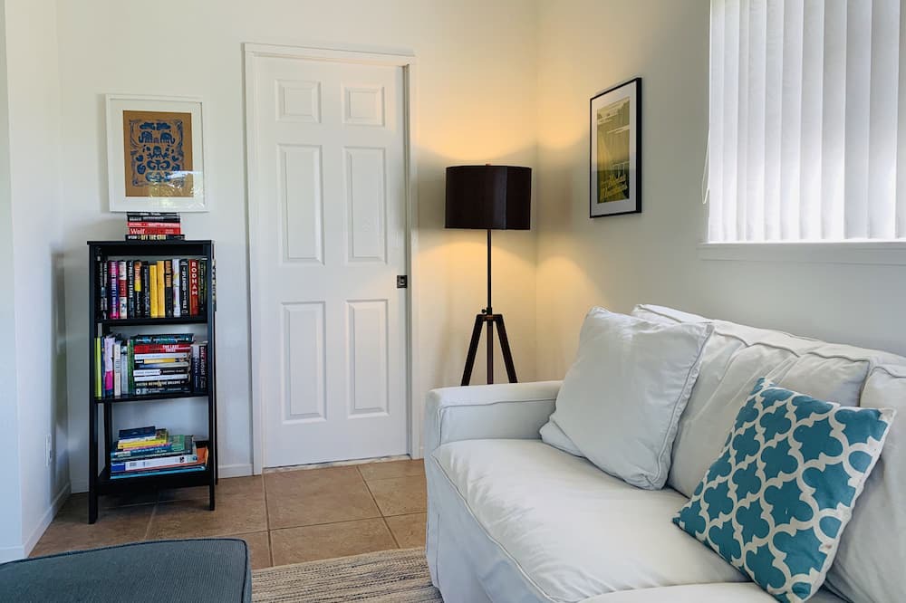 Photo of Livingroom in Waimanalo
