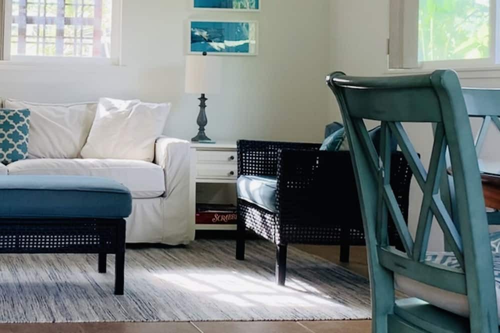 Photo of Livingroom in Waimanalo