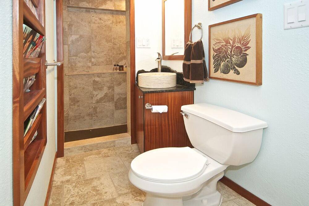 Photo of Bathroom in Waimanalo
