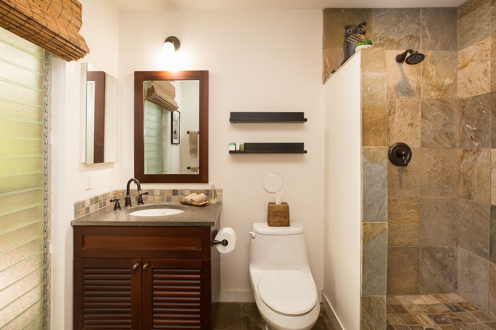 Photo of Bathroom in Historic Lahaina Front Street