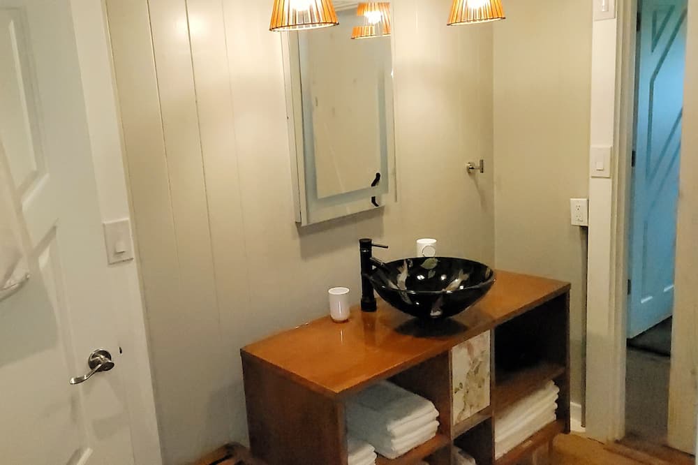 Photo of Bathroom in Hilo