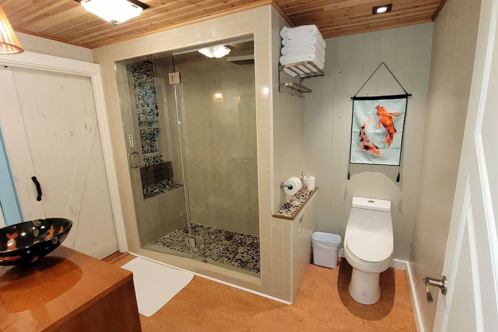 Photo of Bathroom in Hilo
