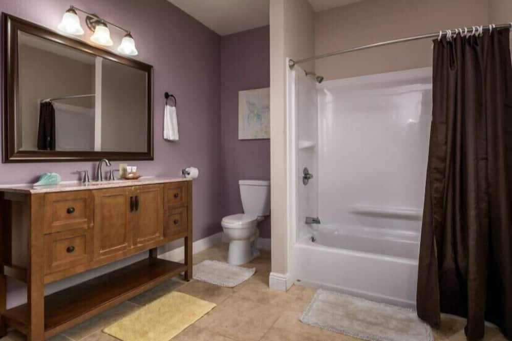 Photo of Bathroom in Kaimuki
