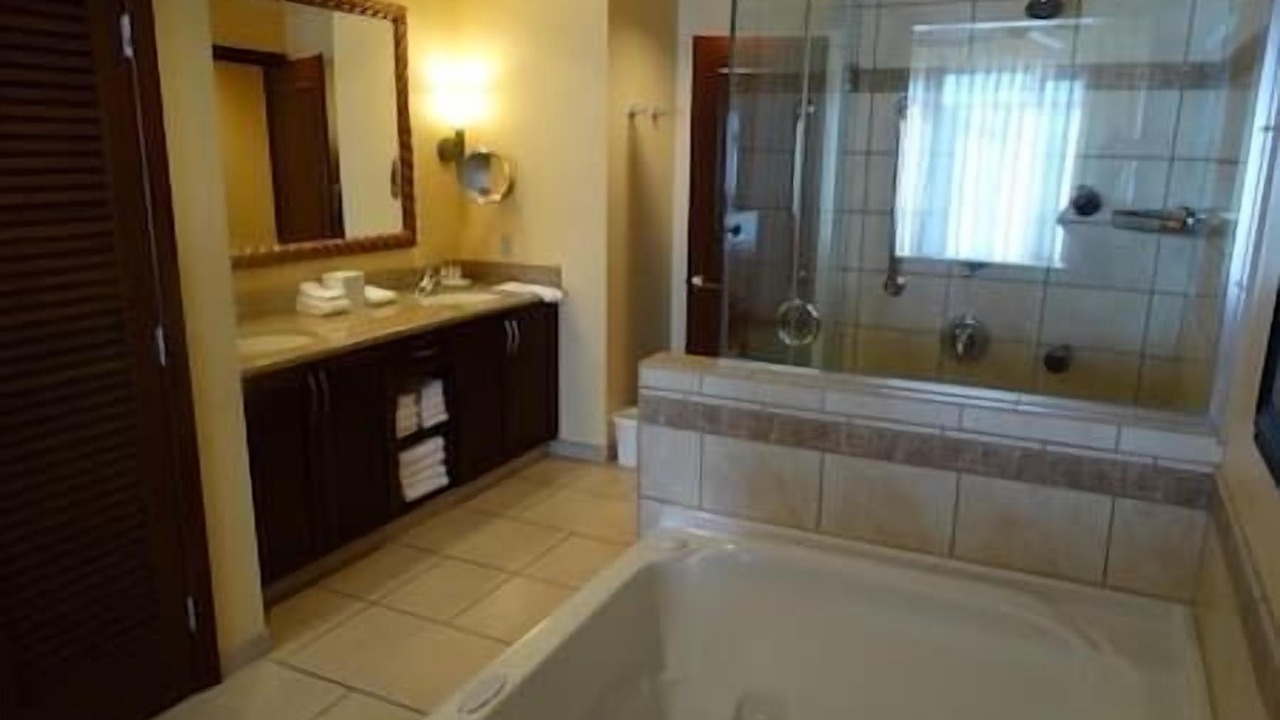 Photo of Bathroom in Lahaina