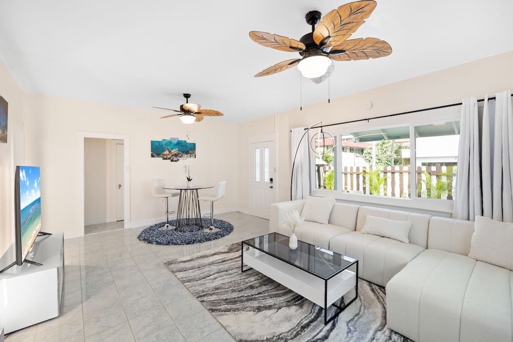 Photo of Livingroom in McCully - Moiliili