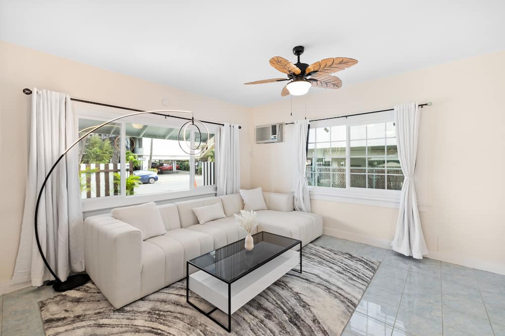 Photo of Livingroom in McCully - Moiliili