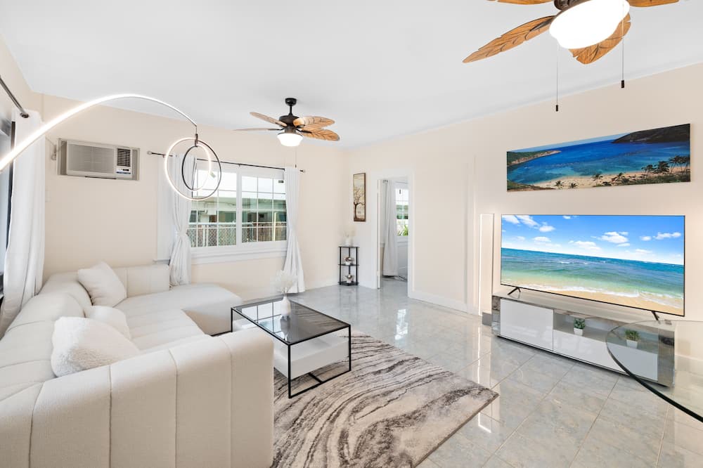 Photo of Livingroom in McCully - Moiliili