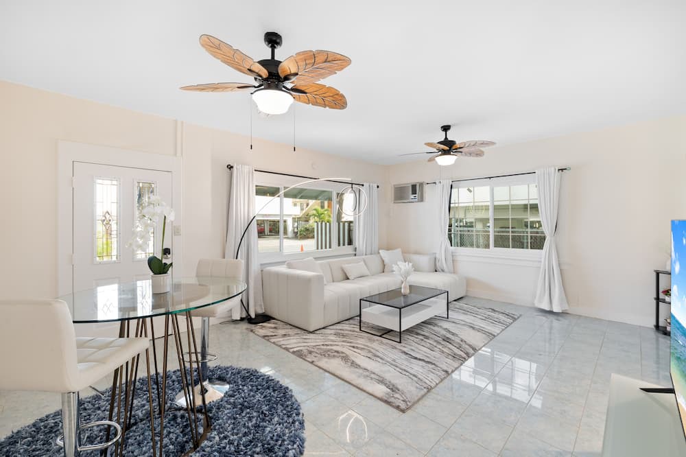 Photo of Livingroom in McCully - Moiliili