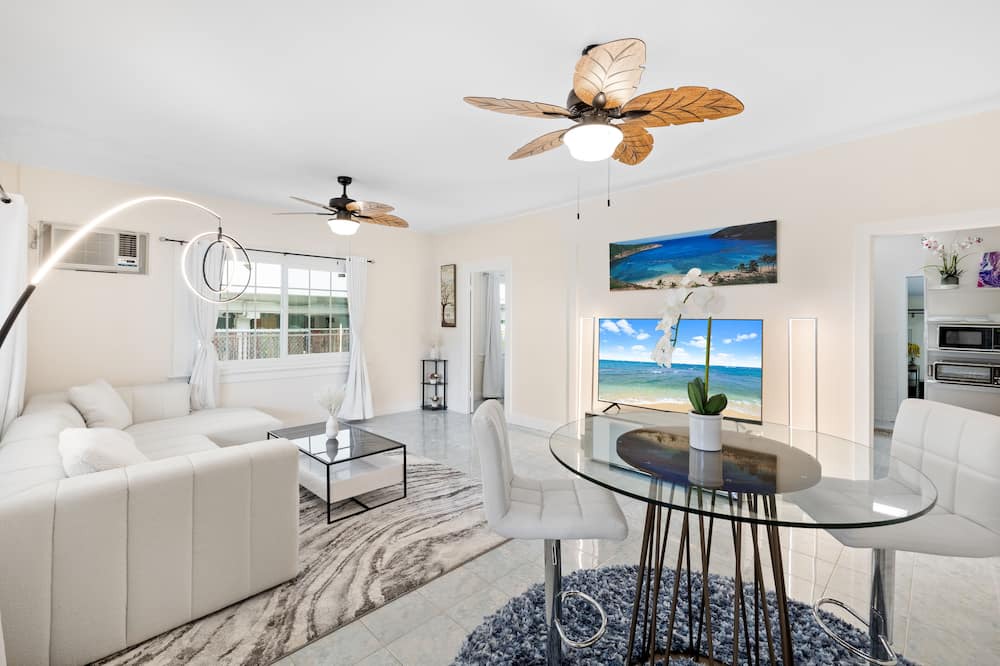 Photo of Livingroom in McCully - Moiliili