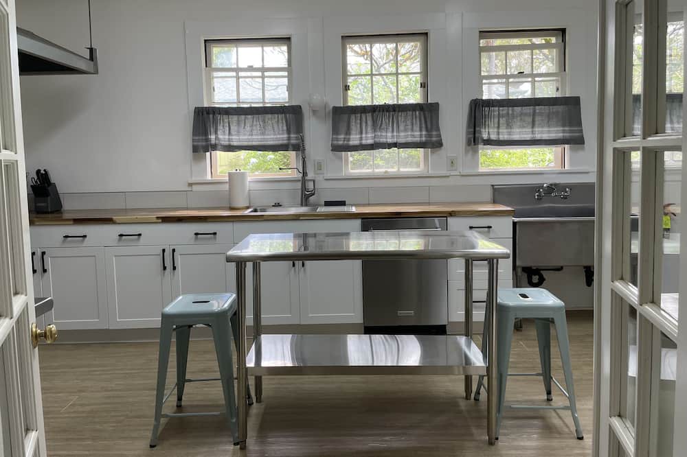Photo of Kitchen in Makawao