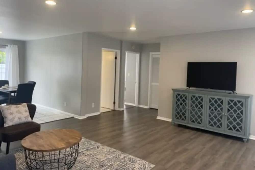 Photo of Livingroom in Pacific Heights