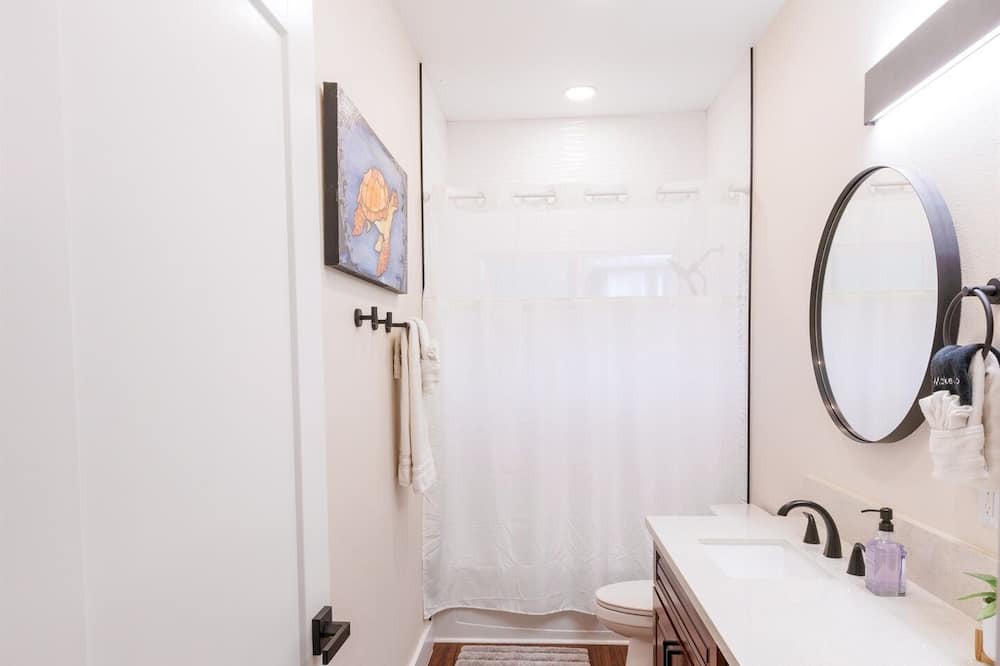 Photo of Bathroom in Ka'a'awa