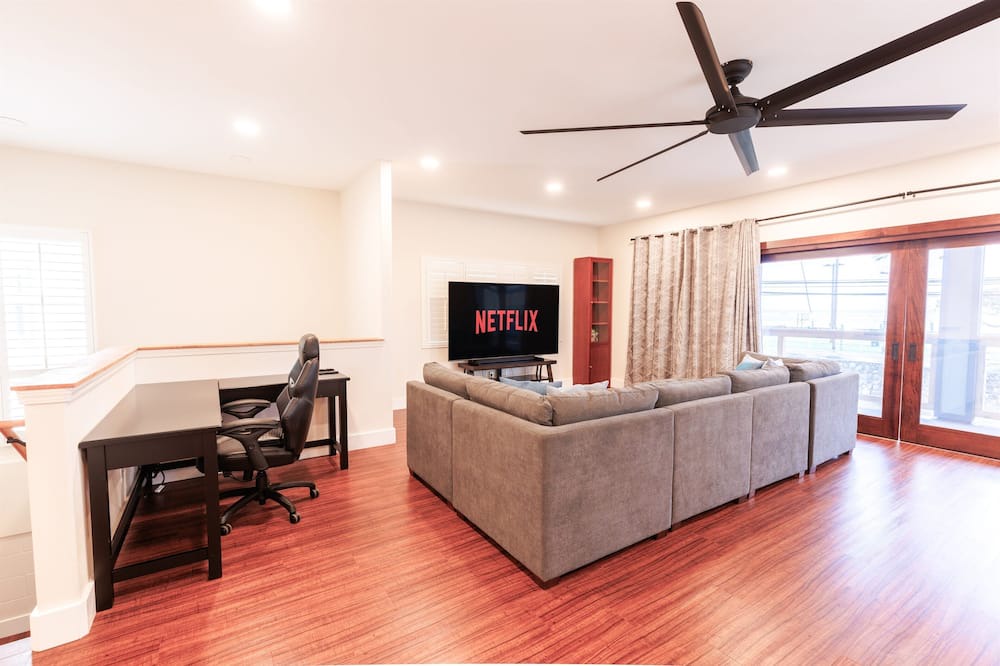 Photo of Livingroom in Ka'a'awa