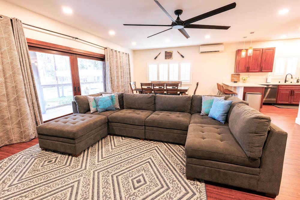 Photo of Livingroom in Ka'a'awa