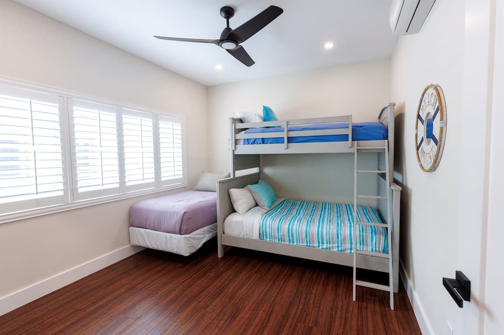 Photo of Bedroom in Ka'a'awa