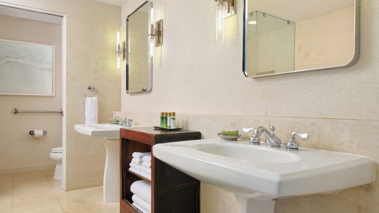 Photo of Bathroom in Diamond Head - Kapahulu - St. Louis